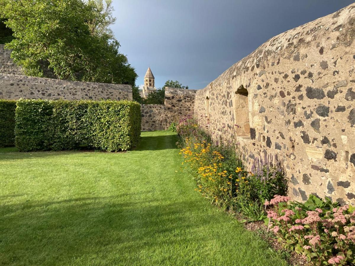 Chateau Royal De Saint-Saturnin Bagian luar foto