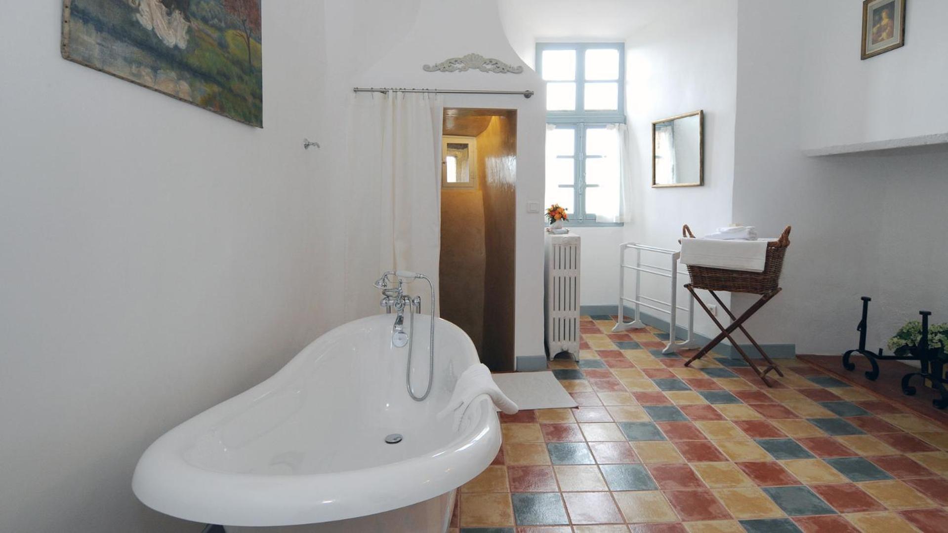 Chateau Royal De Saint-Saturnin Bagian luar foto