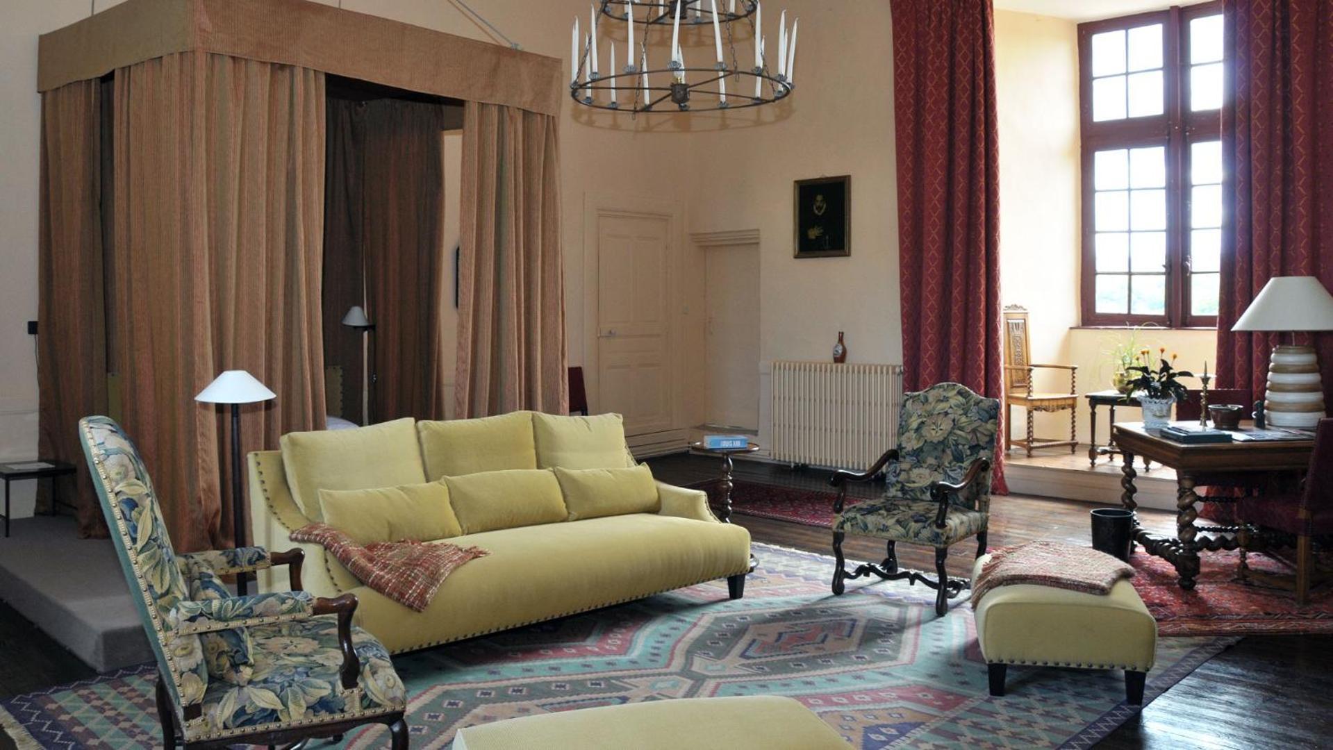 Chateau Royal De Saint-Saturnin Bagian luar foto