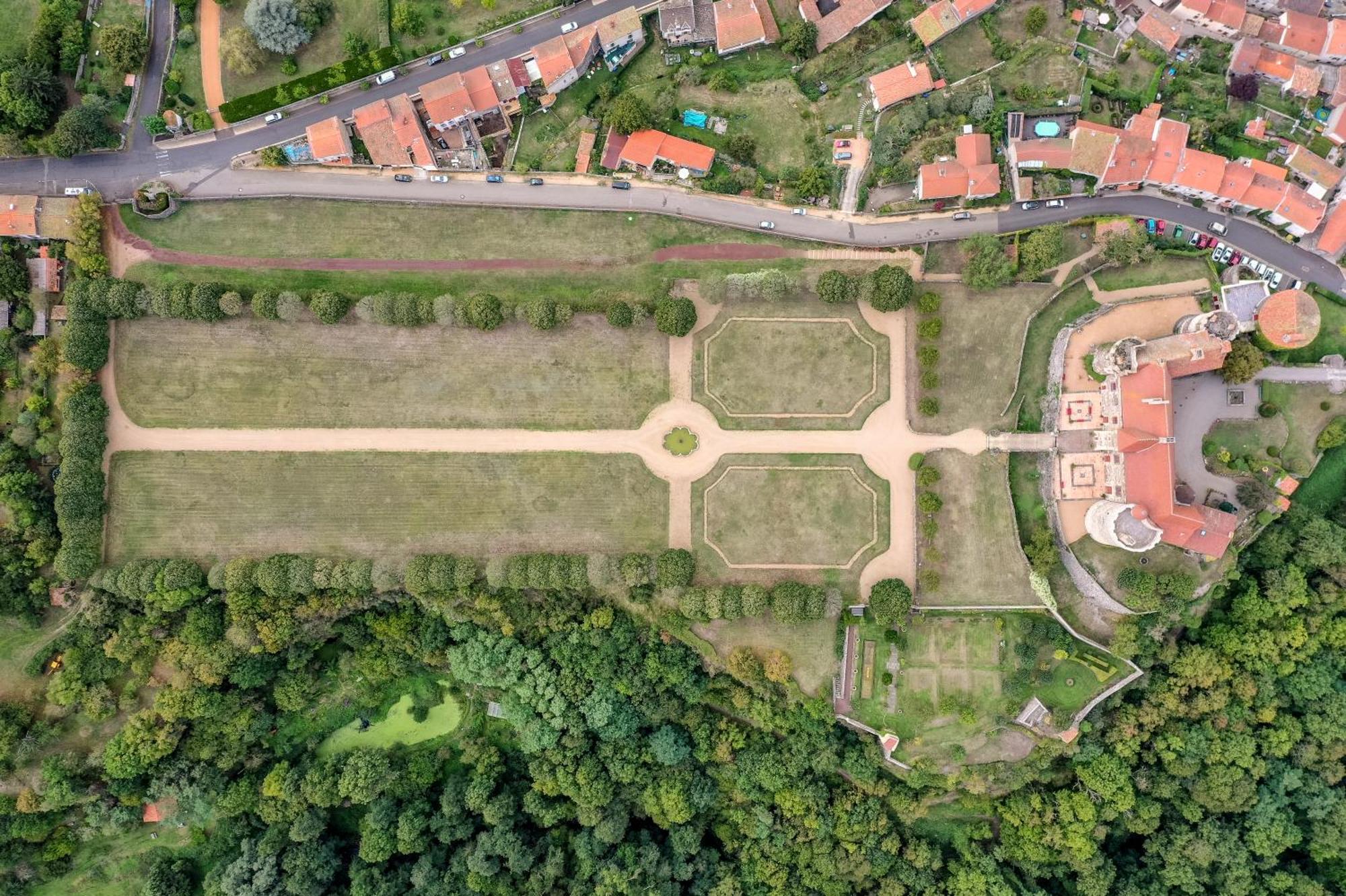 Chateau Royal De Saint-Saturnin Bagian luar foto