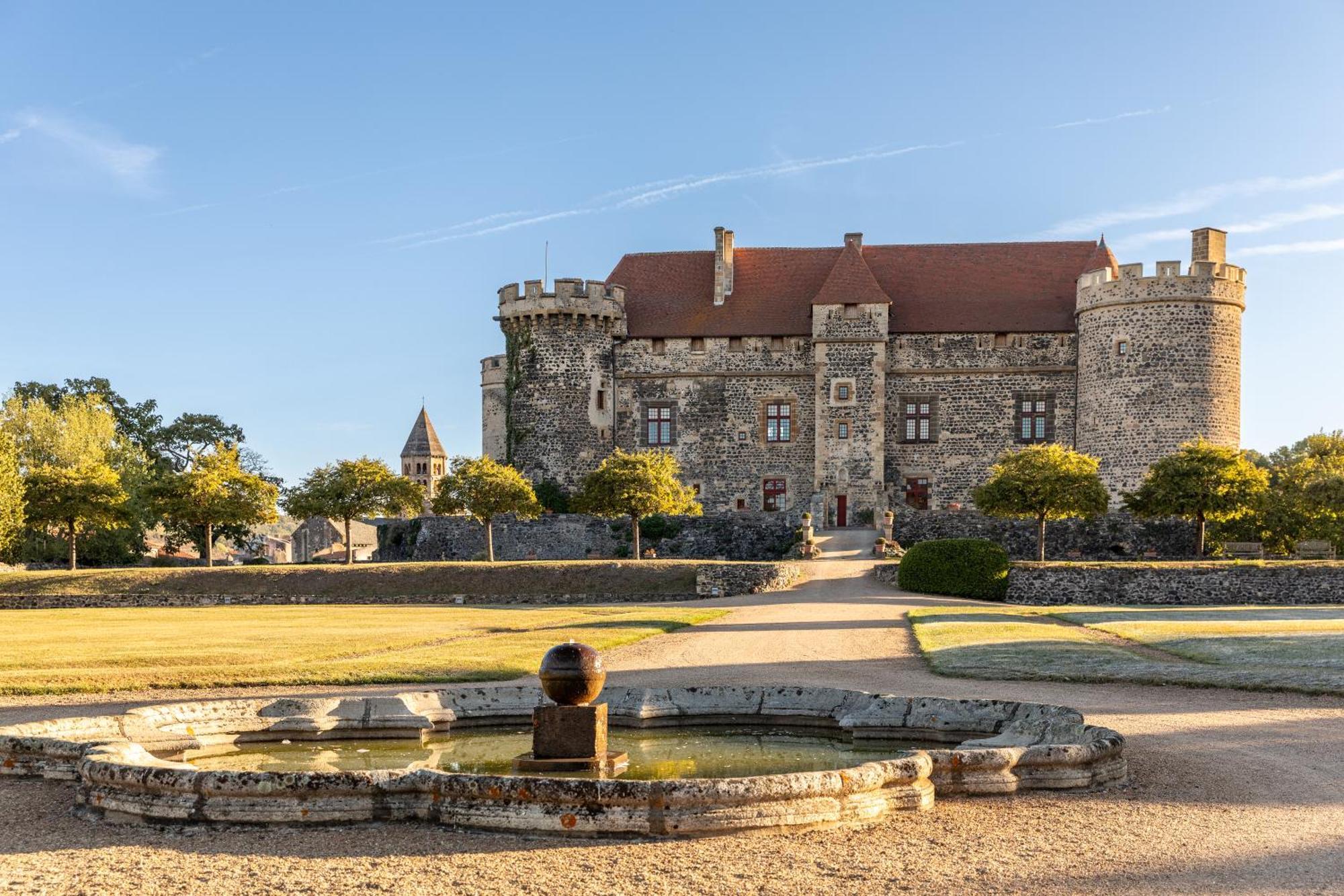 Chateau Royal De Saint-Saturnin Bagian luar foto