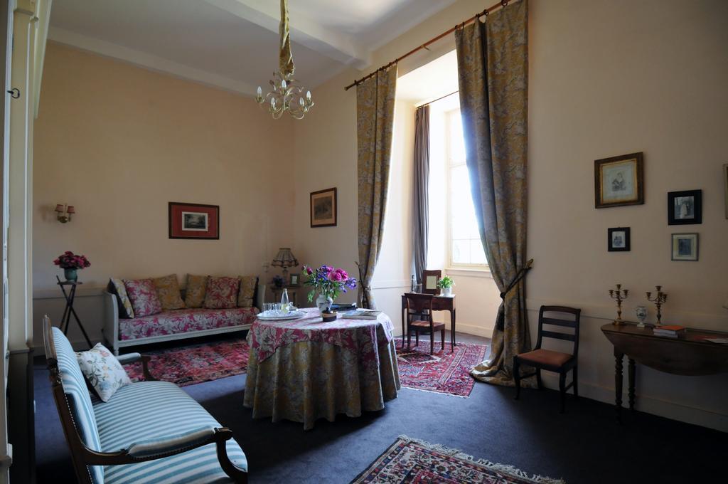 Chateau Royal De Saint-Saturnin Bagian luar foto