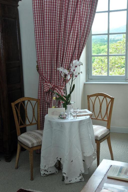 Chateau Royal De Saint-Saturnin Ruang foto