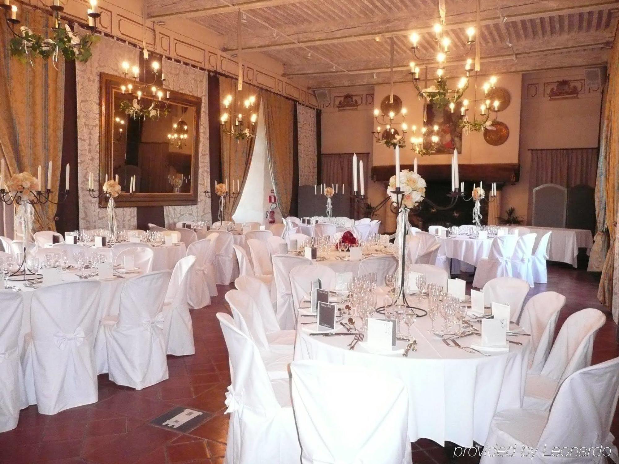 Chateau Royal De Saint-Saturnin Restoran foto