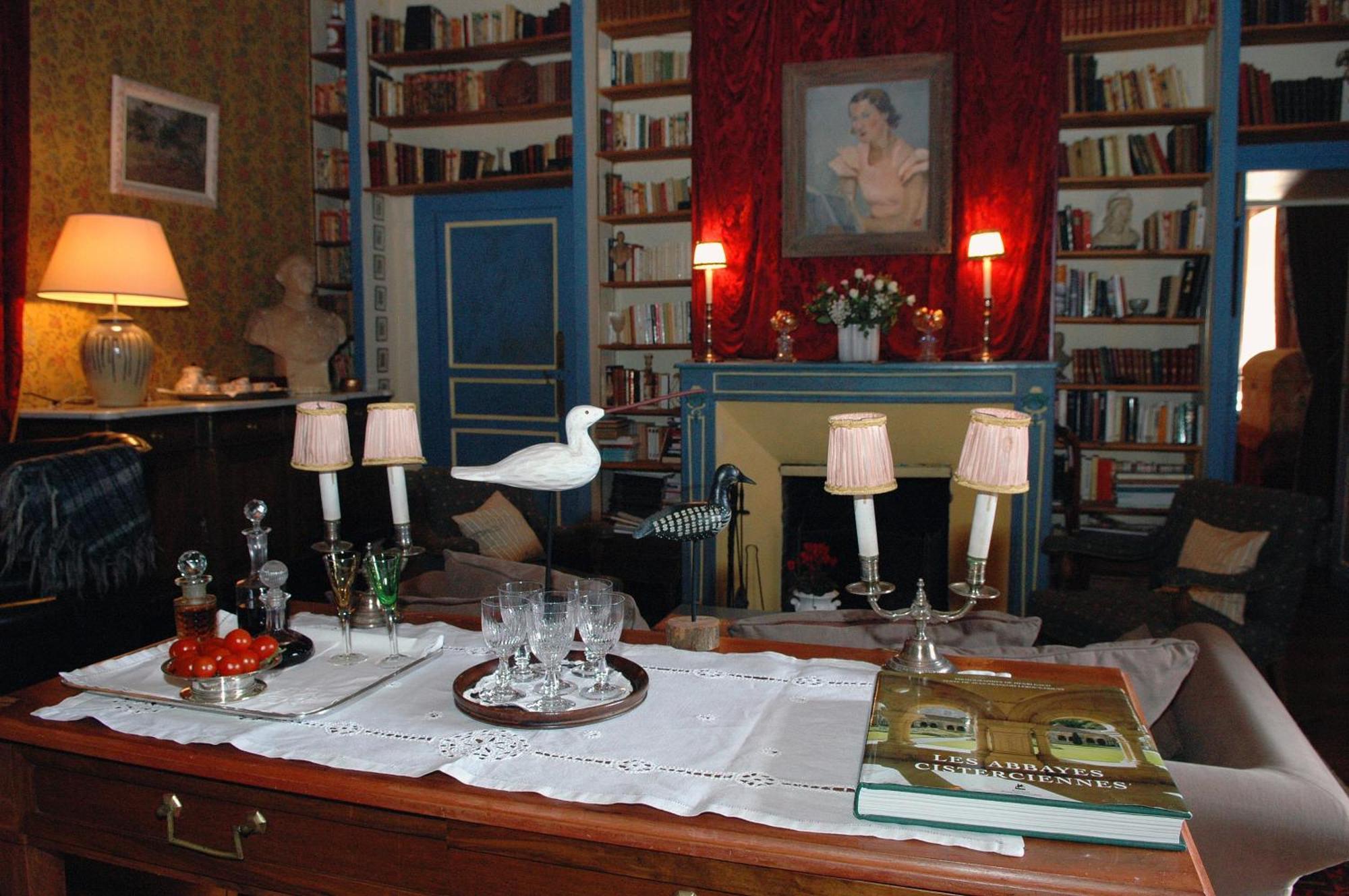 Chateau Royal De Saint-Saturnin Bagian luar foto
